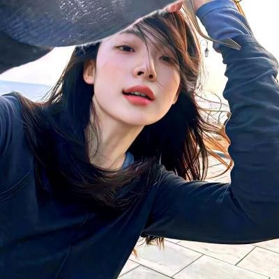 老艺术家孙女被曝隐私外泄，短时间内时装周T台画面流出